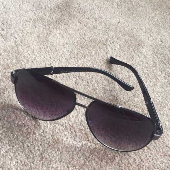 GUCCI sunglasses (like new) - Picture 2 of 3